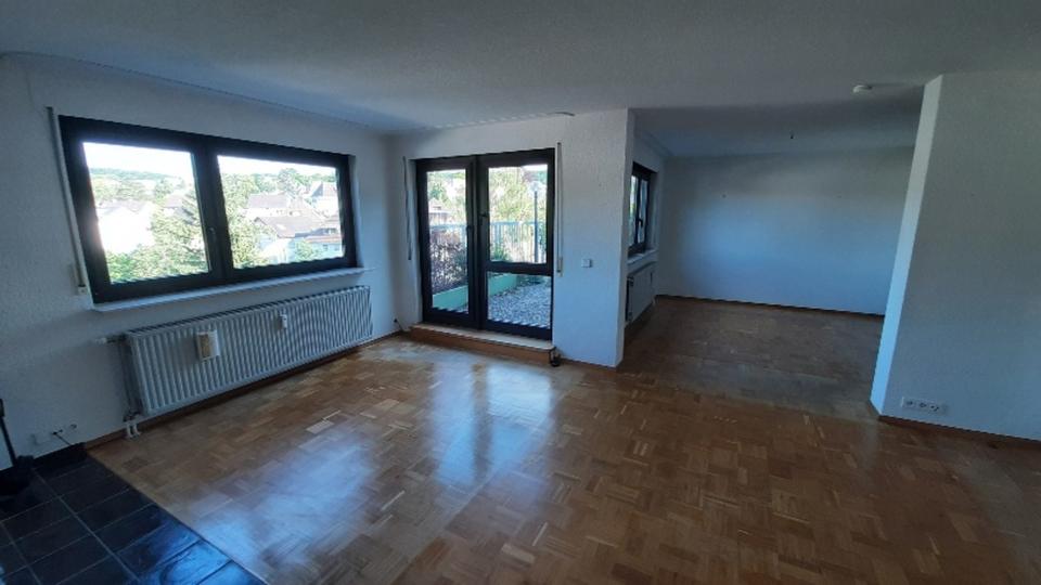 3,5 Zimmer Wohnung + Hobbyraum mit separatem WC u. Dusche 3 zimmer