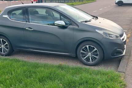 Peugeot 208 145.000 km 4.300 &euro; Heilbronn 74078