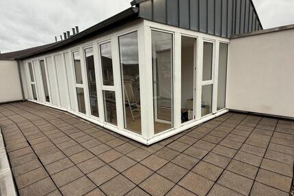 Penthouse-Feeling in Mosbach – Dachterrasse, Aufzug & Tiefgarage 1 zimmer