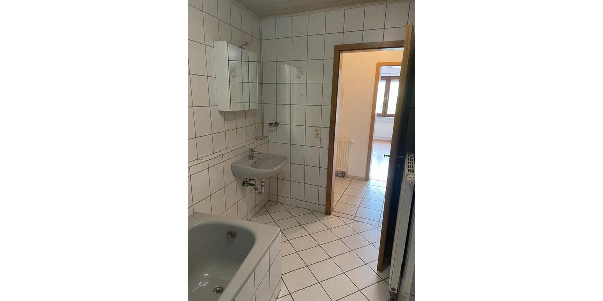 Etagenwohnung Gundelsheim - 4 Zimmer, 71 m&sup2;, 280.000&euro; | Angebot:26149031