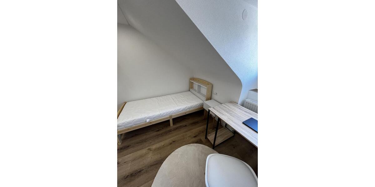 Dachgeschoßwohnung Heilbronn Kernstadt - 1 Zimmer, 155 m&sup2;, 468&euro; | Angebot:25238911