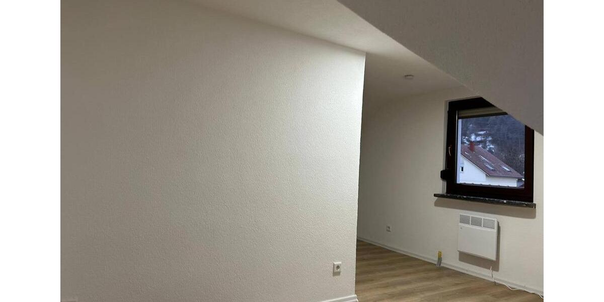 Dachgeschoßwohnung Haßmersheim - 3 Zimmer, 75 m&sup2;, 800&euro; | Angebot:25366413