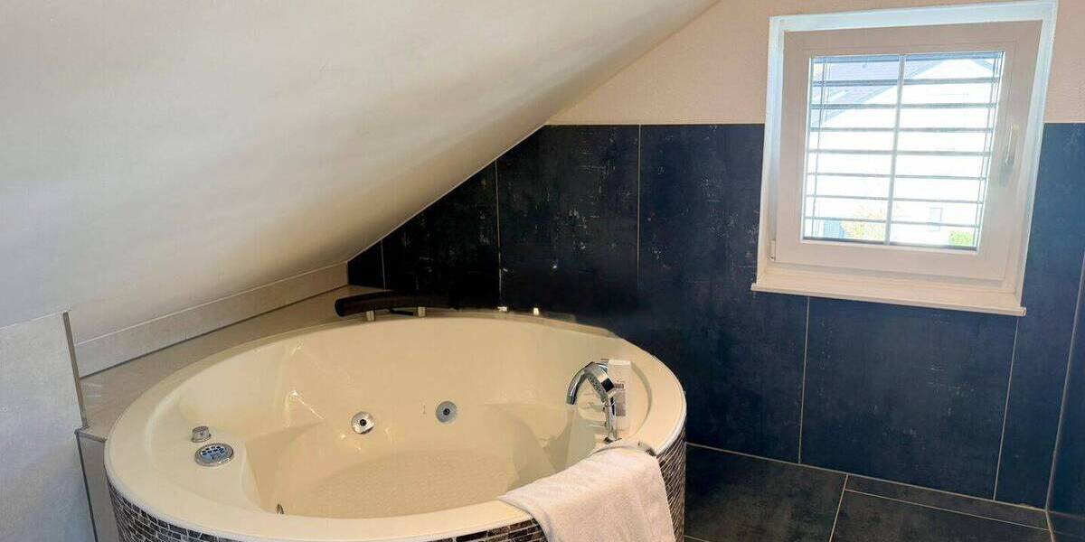 Doppelhaushälfte Weinsberg - 7 Zimmer, 156 m&sup2;, 875.000&euro; | Angebot:26093579