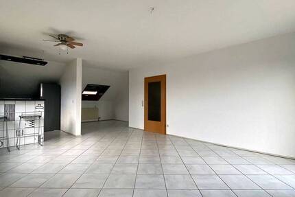 Ruhige 75?m²-DG-Wohnung mit Komfort: Einbauküche & Garage inklusive 3 zimmer