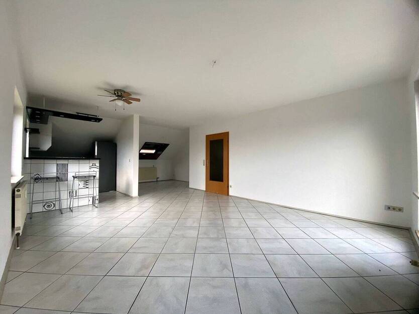 Ruhige 75?m²-DG-Wohnung mit Komfort: Einbauküche & Garage inklusive 3 zimmer