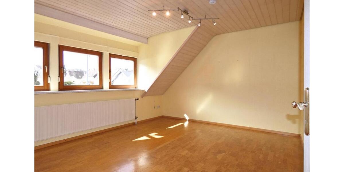 Dachgeschoßwohnung Heilbronn Frankenbach - 4.5 Zimmer, 137 m&sup2;, 1.100&euro; | Angebot:25416706