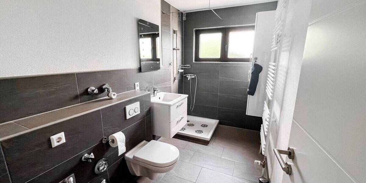 Helle Wohnung mit Balkon und Blick ins Grüne - Modernisiert und sofort bezugsfertig 4 zimmer