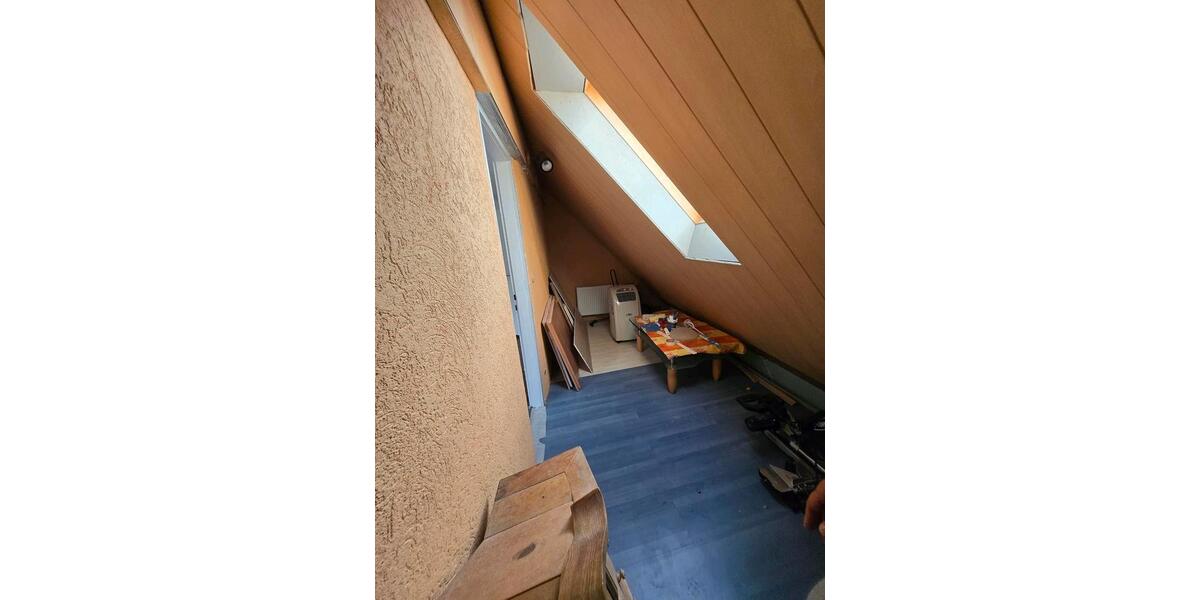Dachgeschoßwohnung Backnang - 3 Zimmer, 65 m&sup2;, 1.000&euro; | Angebot:26644326