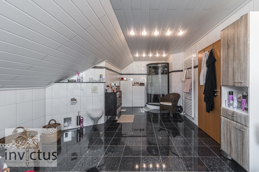 Wohnen mit Stil: Großzügiges Haus mit 6 Zimmern, Wintergarten, Doppelgarage, Kamin & Einliegerwhg! 6.5 zimmer