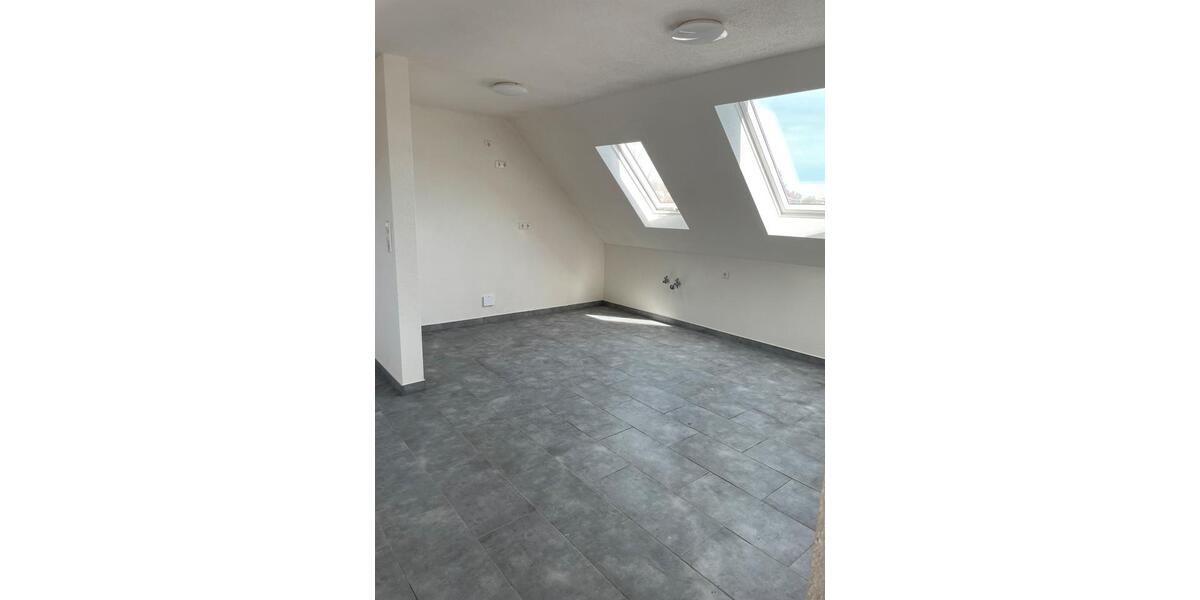 Dachgeschoßwohnung Brackenheim - 4 Zimmer, 80 m&sup2;, 1.325&euro; | Angebot:26047524