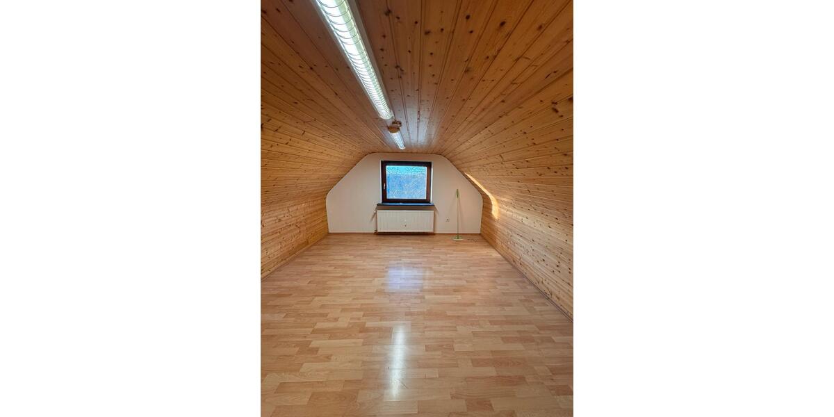 Maisonetten - Wohnung mit Balkon und Stellplatz 4 zimmer