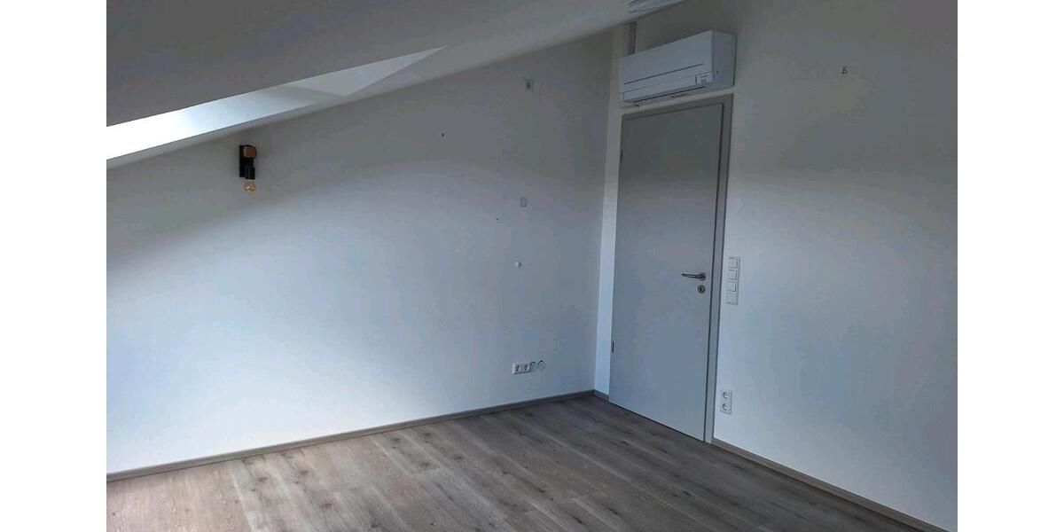 Dachgeschoßwohnung Oedheim - 4 Zimmer, 105 m&sup2;, 1.450&euro; | Angebot:26581385