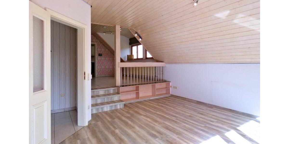 Dachgeschoßwohnung Heilbronn Frankenbach - 4.5 Zimmer, 137 m&sup2;, 1.100&euro; | Angebot:25416706