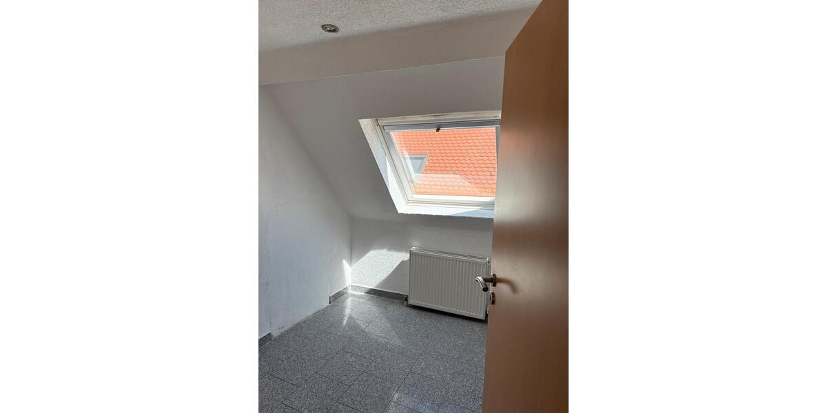 Dachgeschoßwohnung Gemmingen - 4 Zimmer, 90 m&sup2;, 1.400&euro; | Angebot:26396617