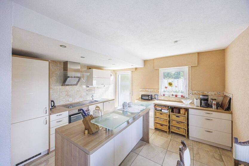 WEITBLICK: Leerstehendes 4-Familienhaus! 1 zimmer