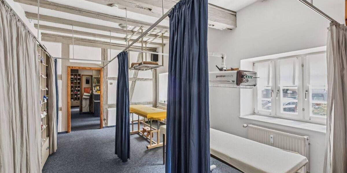 Bald schon eine tolle Wohnung - Attraktive Büro- Praxisfläche! 3 zimmer