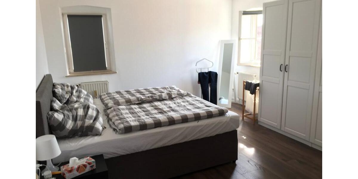 Wohnen in einem Schloss | 4-Zimmer-Altbauwohnung 4 zimmer