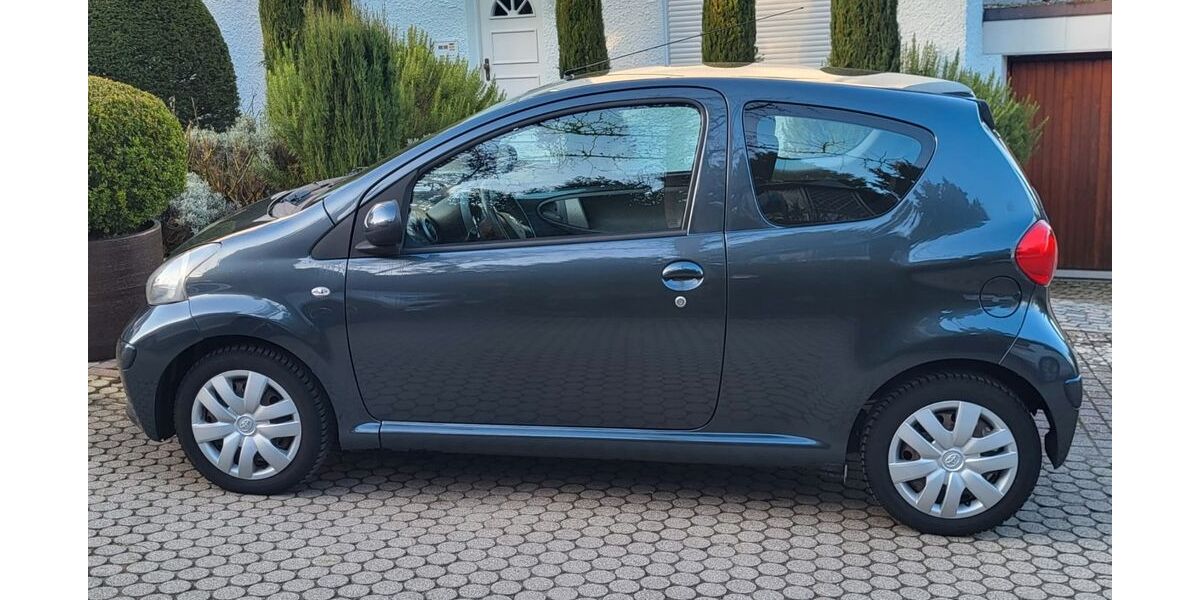 Toyota Aygo (X) 70.000 km 3.500 &euro; Leingarten 74211