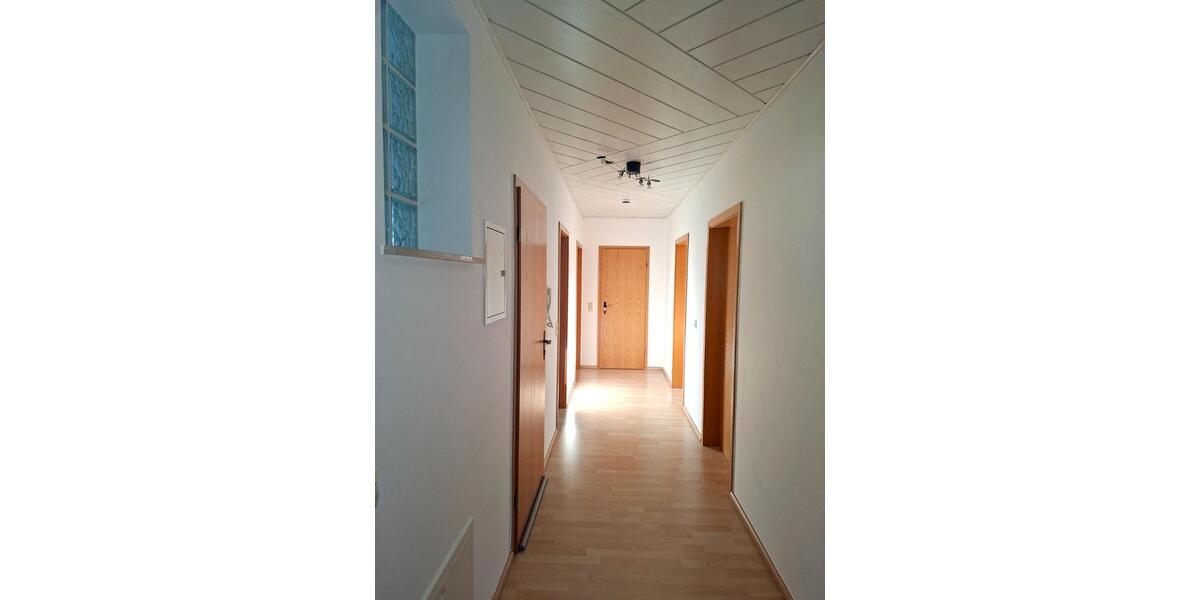 Dachgeschoßwohnung Sinsheim - 3 Zimmer, 77 m&sup2;, 720&euro; | Angebot:26166083
