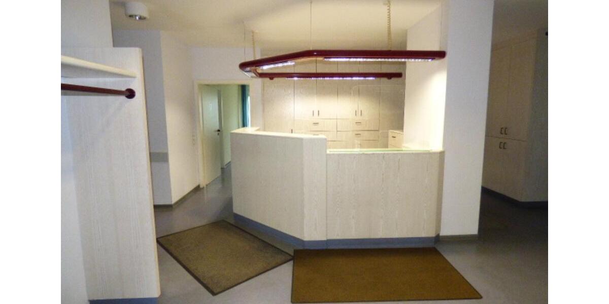 Büro- oder Praxisräume, viel Platz, Top-Zustand, sofort beziehbar zimmer