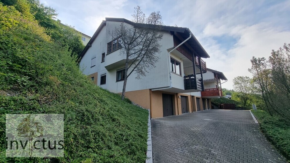 2,5 Zimmer mit Balkon-Weitblick und eigener Garage