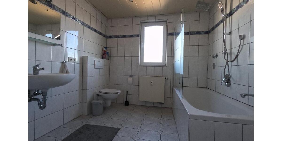 Ruhige 3Zi. DG-Etagenwohnung – 2 Jahre befristet zu vemieten 3 zimmer