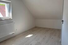 2 Zimmer DG Wohnung in Untereisesheim