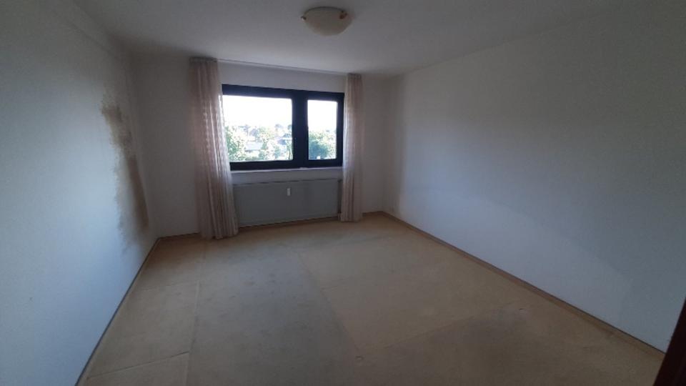 3,5 Zimmer Wohnung + Hobbyraum mit separatem WC u. Dusche 3 zimmer