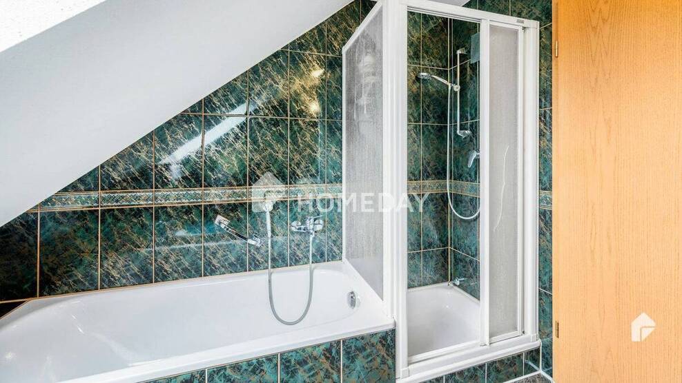 Gemütliches Wohnen im DG mit viel Licht und Flair 3 zimmer