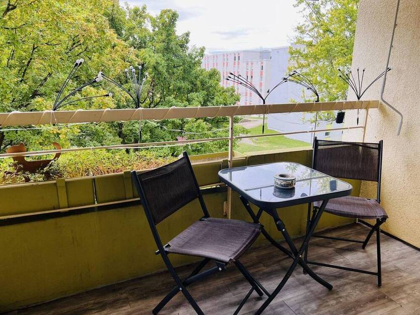 Helle 4,5 Zimmer-Wohnung mit Balkon, Aufzug und Tiefgaragenstellplatz in ruhiger Lage von Ludwigsburg