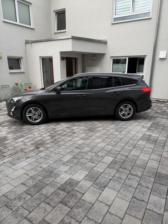 Ford Focus 83.000 km 13.900 € Kirchheim am Neckar 74366