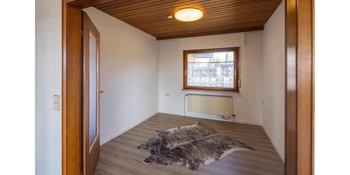Einfamilienhaus Gundelsheim - 8 Zimmer, 260 m&sup2;, 585.000&euro; | Angebot:26305188