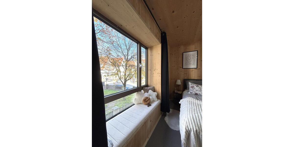 Stilvoll wohnen: Moderne 3,5-Zimmer-Maisonette mit Balkon und Stellplatz 3 zimmer