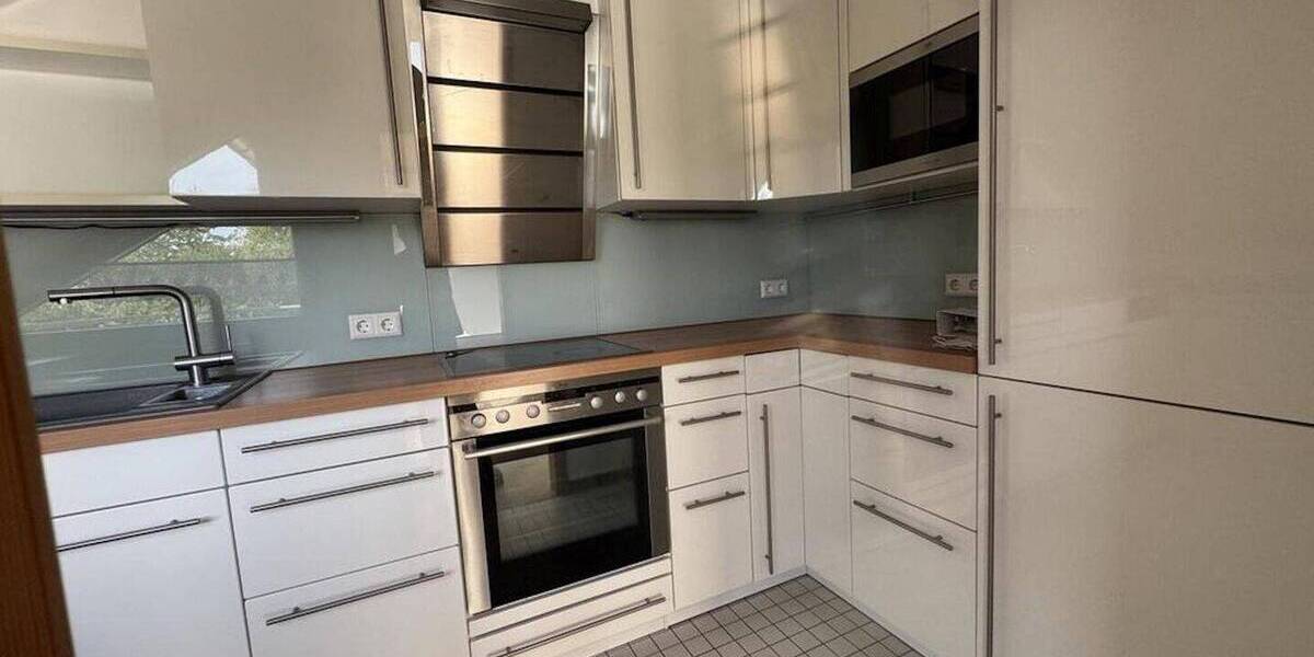 Schicke Maisonette-Wohnung in Toplage von Öhringen-Süd mit großer Terrasse, Kaminofen und Galerie 4 zimmer