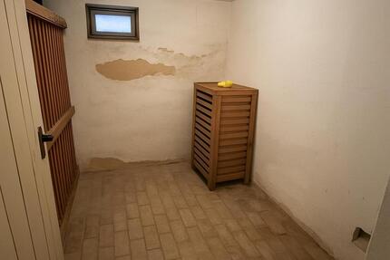 SOFORT FREI - Kellerraum mit Strom und Fenster zimmer