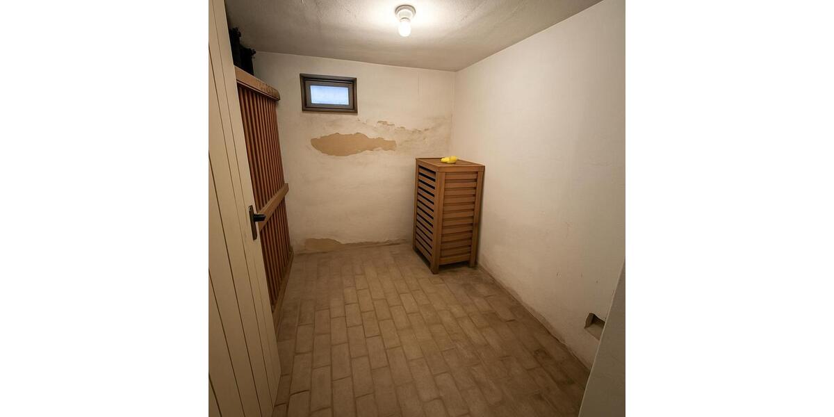 SOFORT FREI - Kellerraum mit Strom und Fenster zimmer