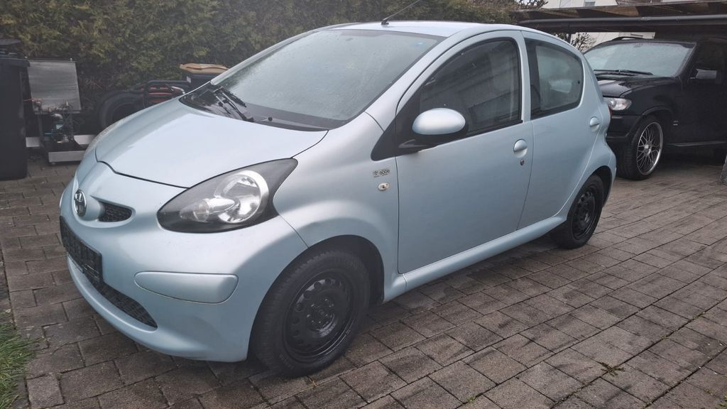 Toyota Aygo (X) 82.000 km 2.999 &euro; Bad friedrichshall 74177