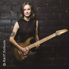 Yasi Hofer - Gitarristin - Steve Vai, Helene Fischer, u.v.m 24.10.2026 MAKS Music Lounge