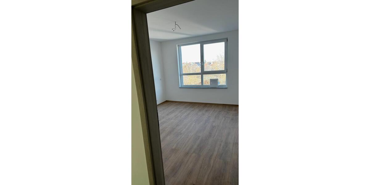 Erdgeschoßwohnung Cleebronn - 4 Zimmer, 116 m&sup2;, 1.050&euro; | Angebot:24453106