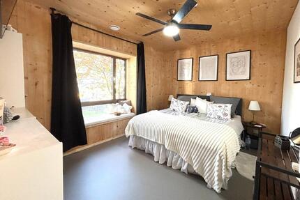 Design trifft Wohnkomfort: 3,5-Zimmer-Maisonette mit Balkon und Stellplatz zimmer