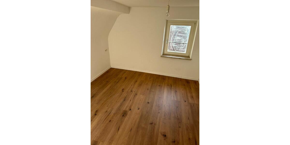 Dachgeschoßwohnung Gundelsheim - 3 Zimmer, 65 m&sup2;, 700&euro; | Angebot:26415084