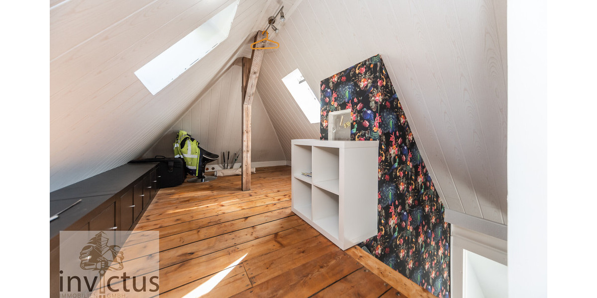 Dreifamilienhaus mit großem Garten, Terrasse u. Loggia! Wohnen und Vermieten unter einem Dach. 8 zimmer