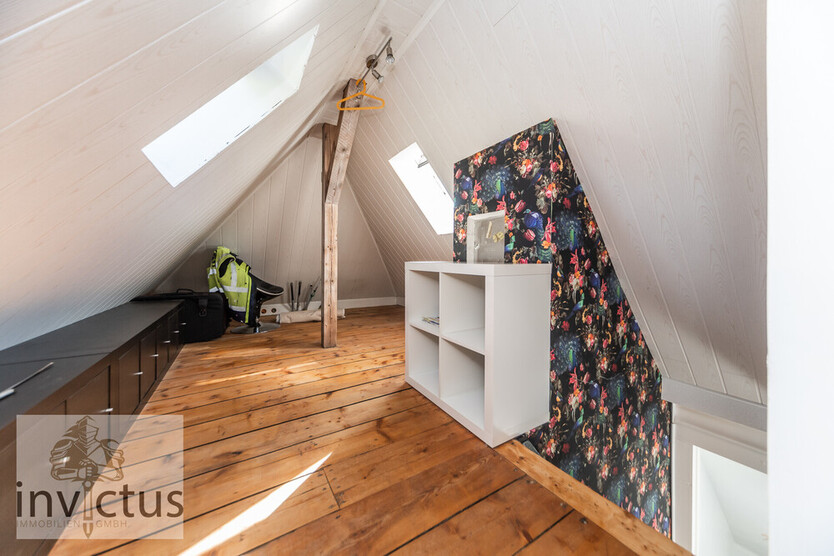 Dreifamilienhaus mit großem Garten, Terrasse u. Loggia! Wohnen und Vermieten unter einem Dach. 8 zimmer