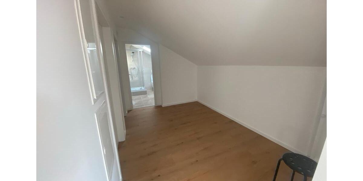 Dachgeschoßwohnung Heilbronn Horkheim - 3 Zimmer, 100 m&sup2;, 1.300&euro; | Angebot:26547367