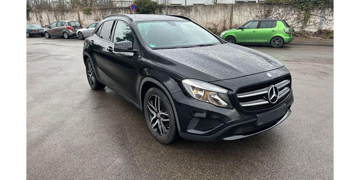 Mercedes-Benz GLA 200 168.000 km 12.800 &euro; Möglingen/Ludwigsburg 71696