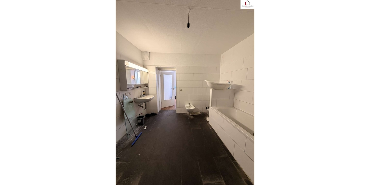 °°°° MEHRFAMILIENHAUS mit GEWERBE und AUSBAUPOTENZIAL und ca. 8 - 9 %% Rendite °°°° - Mehrfamilienhaus, Wohnhaus Neckarsulm | Angebot:27517133