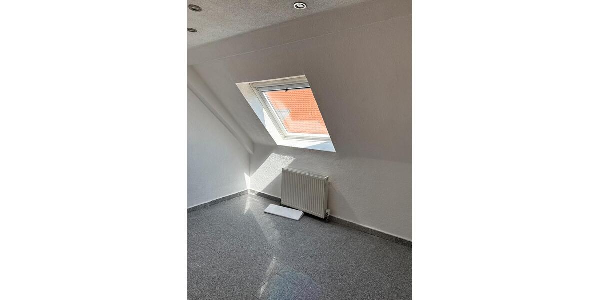 Dachgeschoßwohnung Gemmingen - 4 Zimmer, 90 m&sup2;, 1.400&euro; | Angebot:26396617