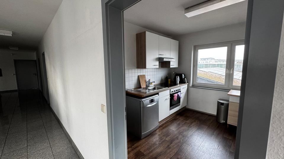 240m² Bürofläche auf einer Büroetage im modernen Bürogebäude, nähe Autobahn im Gewerbegebiet zimmer