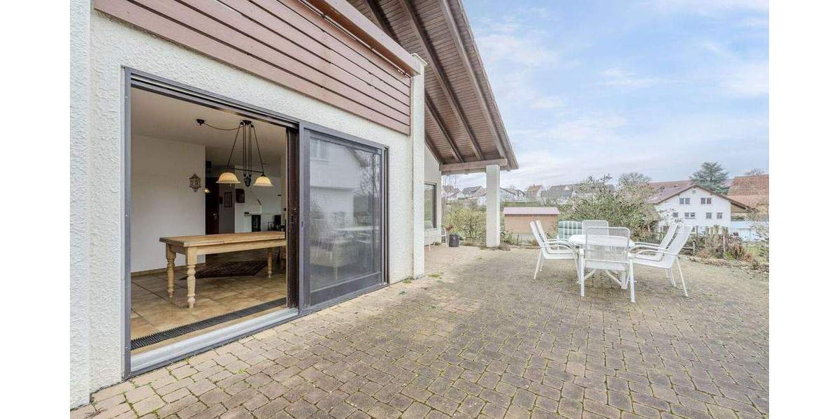 Freistehend und großzügig: Flexibles Einfamilienhaus am Feldrand mit Doppelgarage 7 zimmer