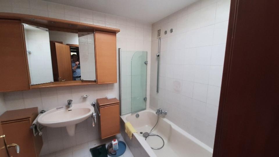 3,5 Zimmer Wohnung + Hobbyraum mit separatem WC u. Dusche 3 zimmer